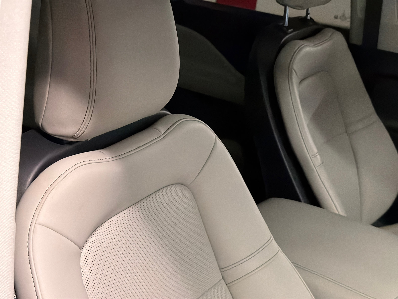 New 2027 Lincoln Aviator AWD image 12