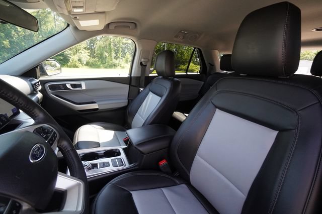 Used 2023 Ford Explorer XLT w/ Equipment Group 202A RWD image 22