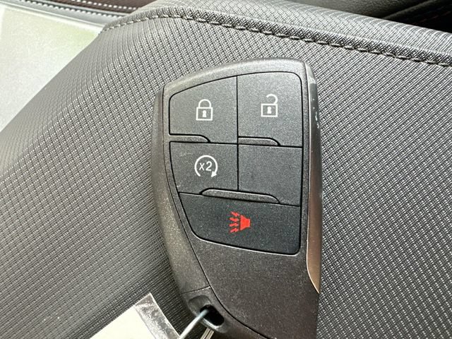 Used 2024 Chevrolet Equinox EV RS FWD image 15