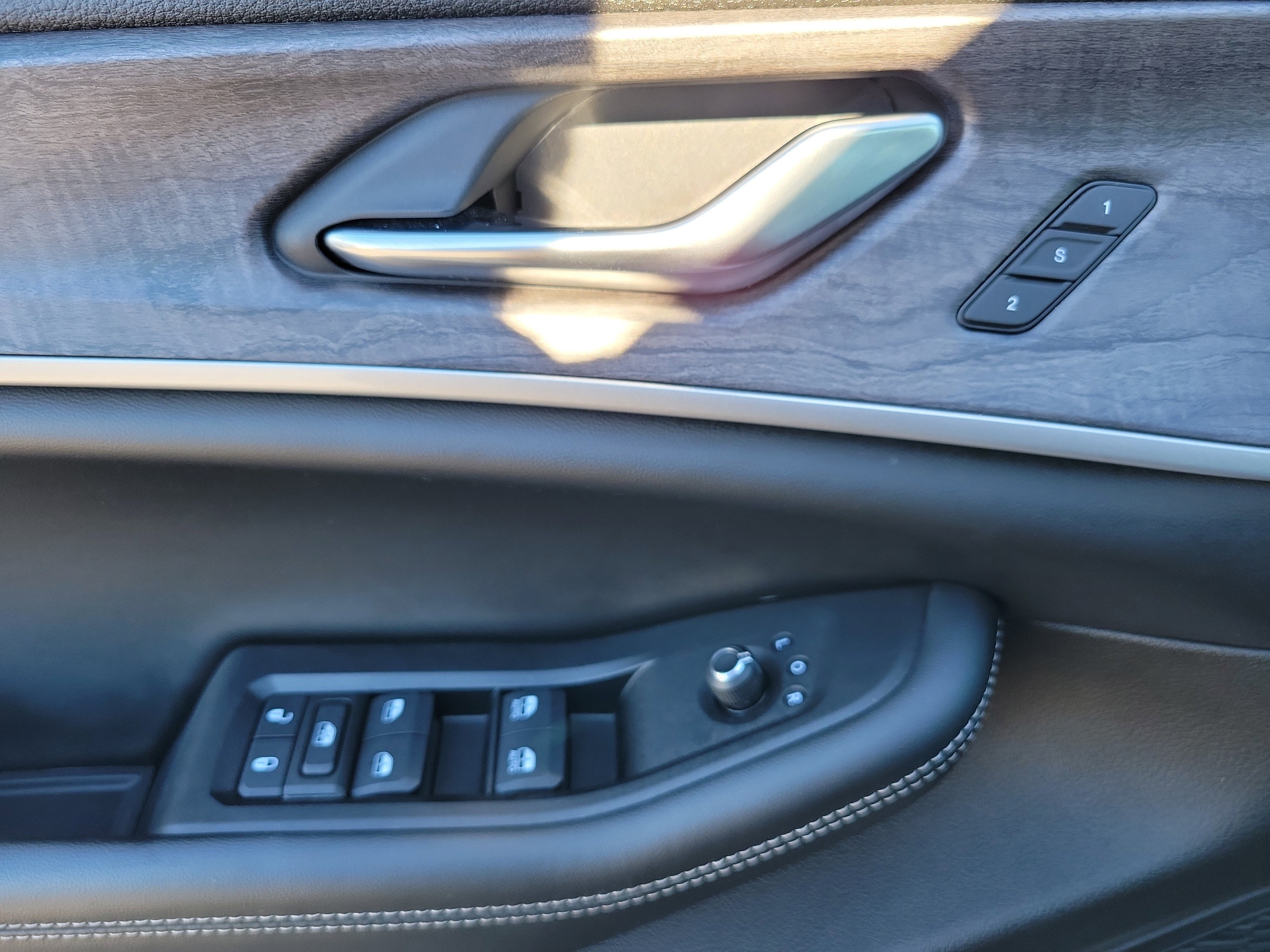 Used 2023 Jeep Grand Cherokee Limited w/ Luxury Tech Group II image 17