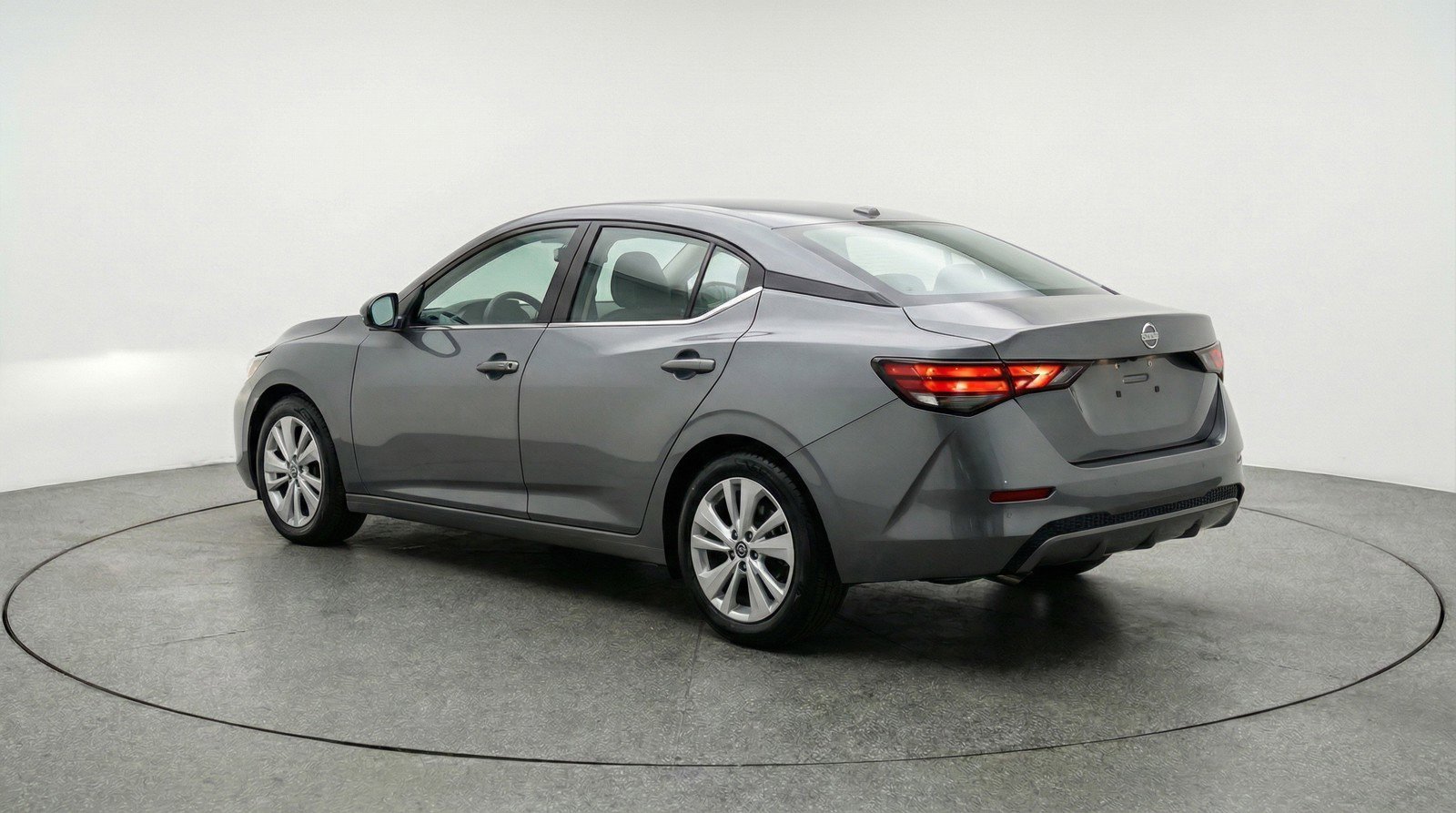 Used 2025 Nissan Sentra S image 6