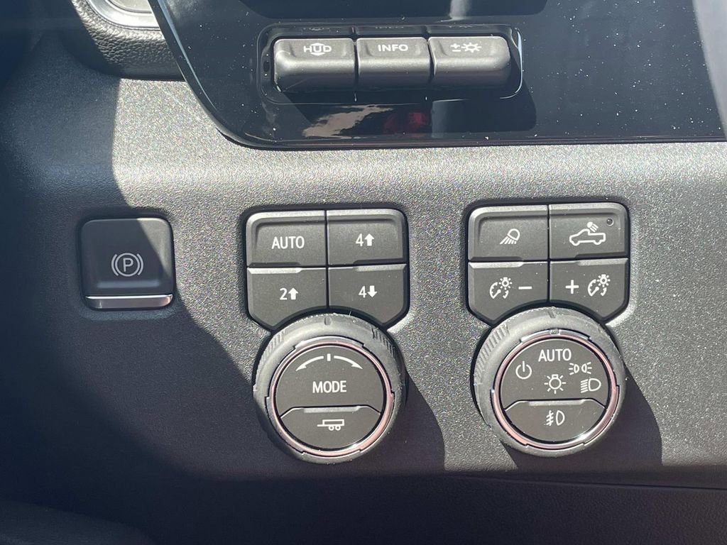 New 2026 Chevrolet Silverado 1500 High Country AWD/4WD image 31