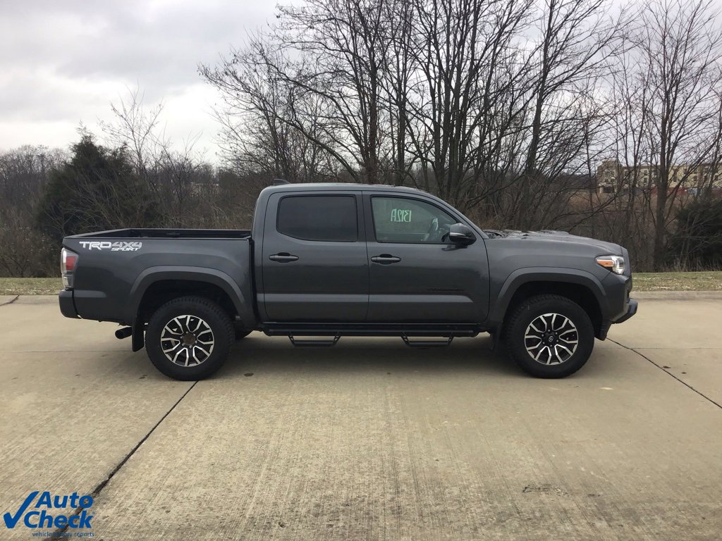 Used 2021 Toyota Tacoma TRD Sport w/ Technology Package image 2