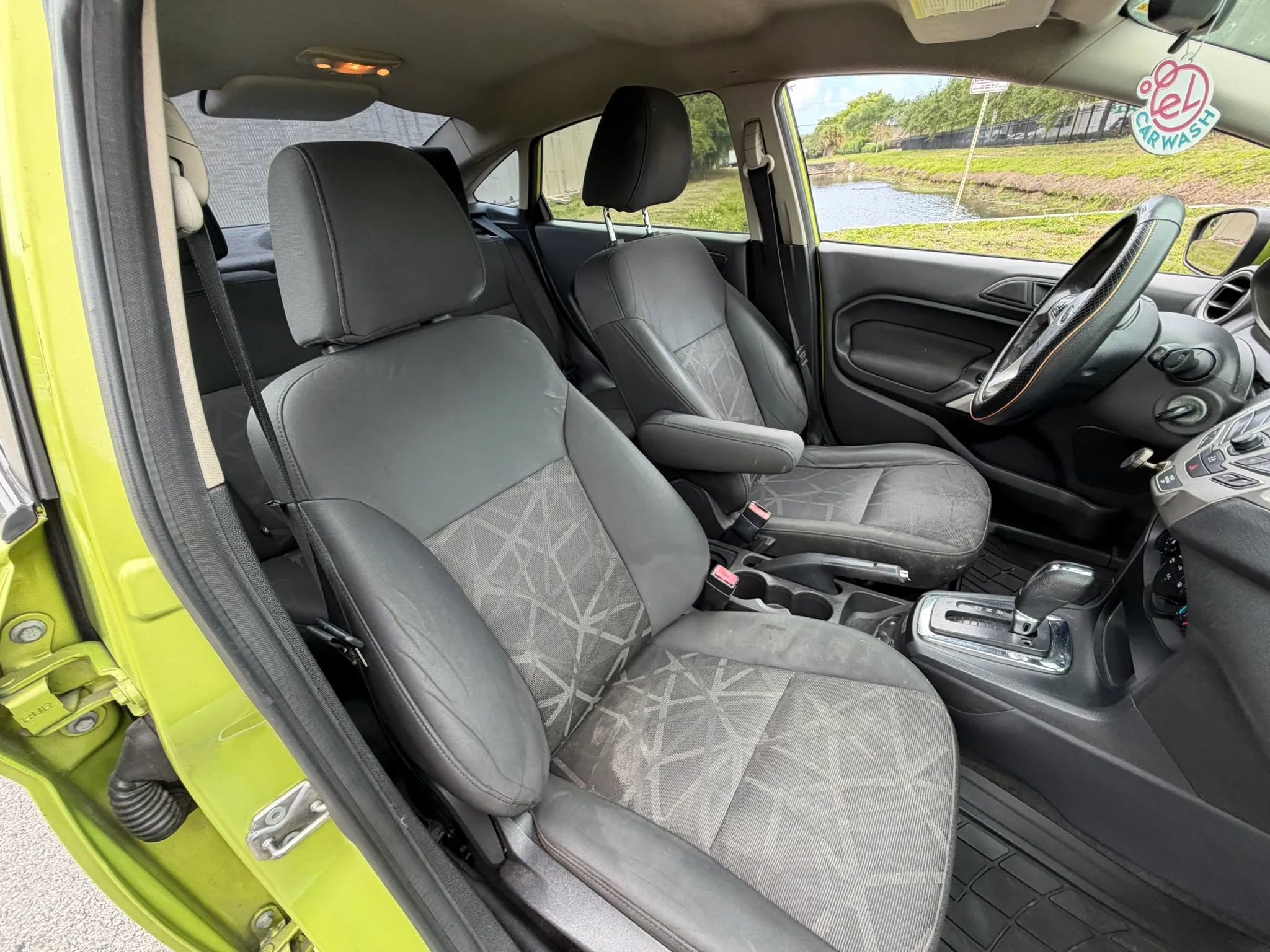 Used 2013 Ford Fiesta SE image 25