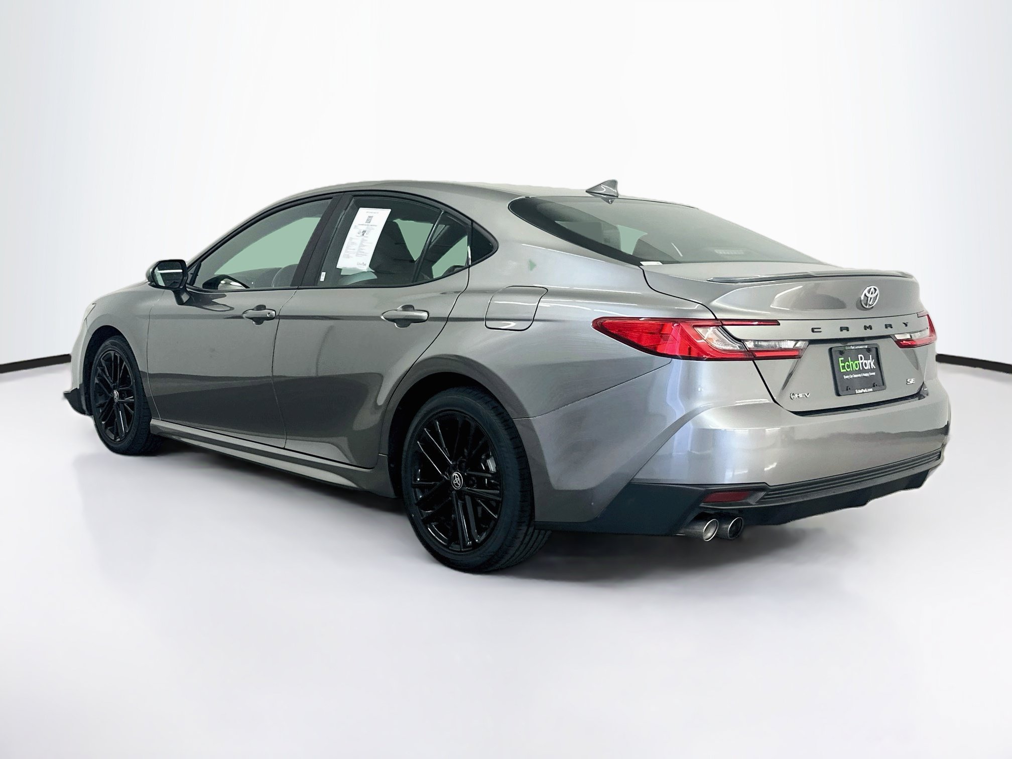 Used 2025 Toyota Camry SE FWD image 5