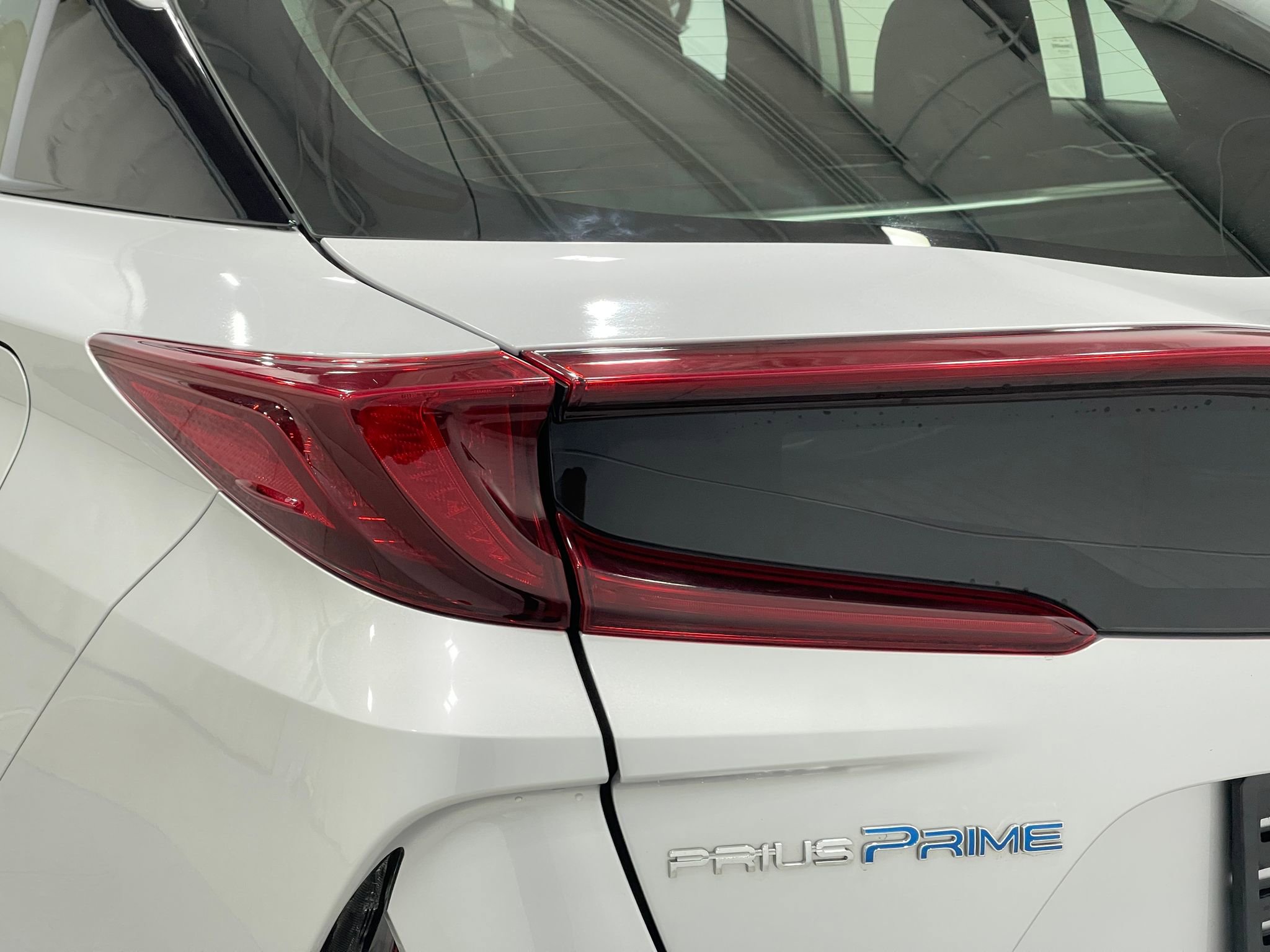 Used 2020 Toyota Prius Prime LE image 31