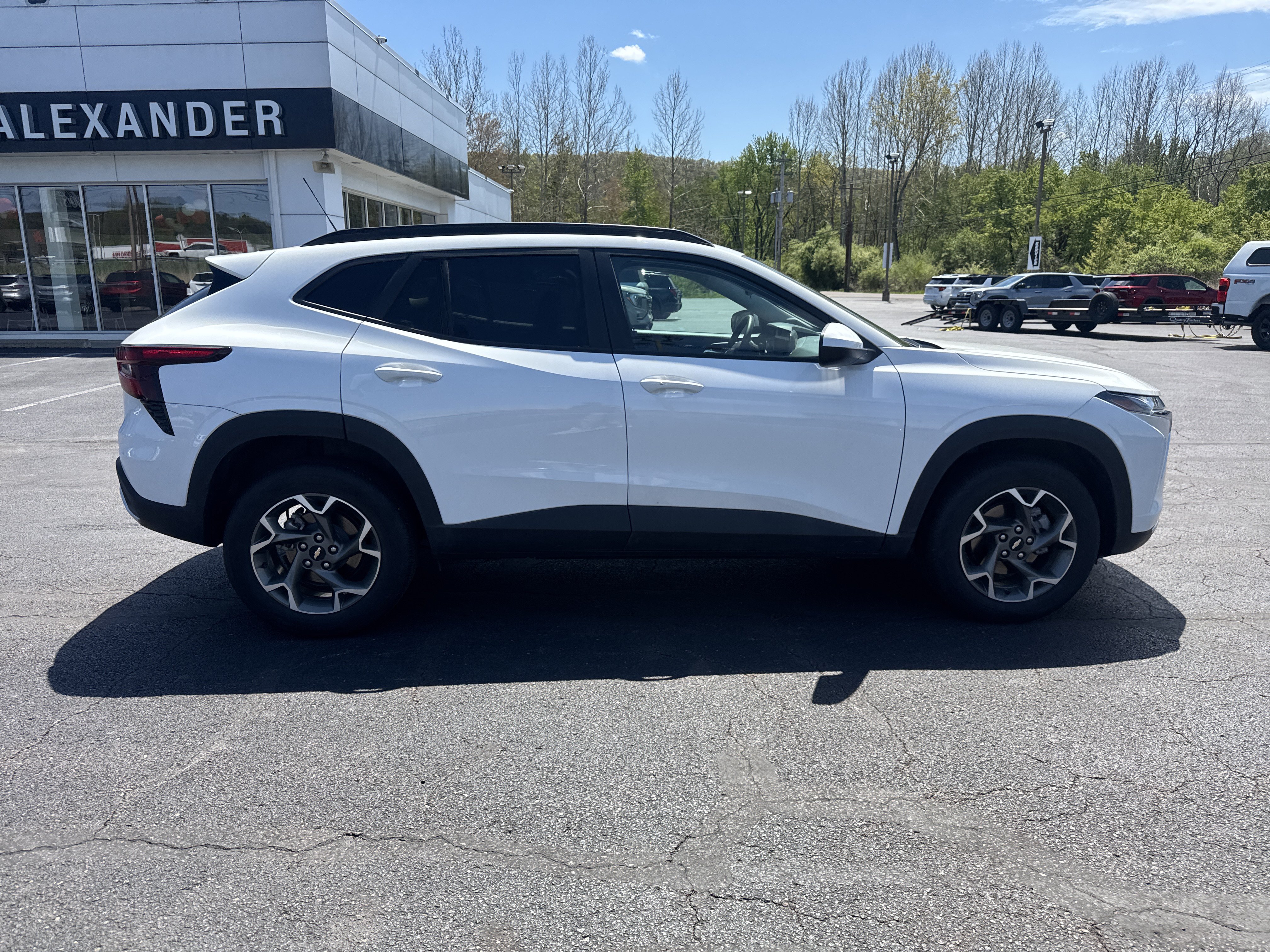 Used 2025 Chevrolet Trax LT w/ Driver Confidence Package FWD video 2