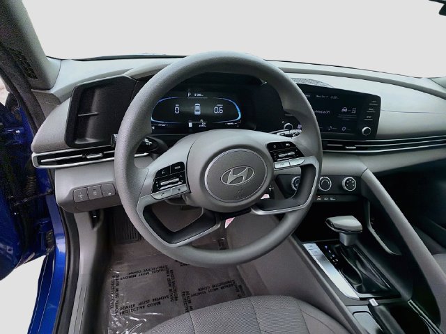 Certified 2025 Hyundai Elantra SE FWD image 12