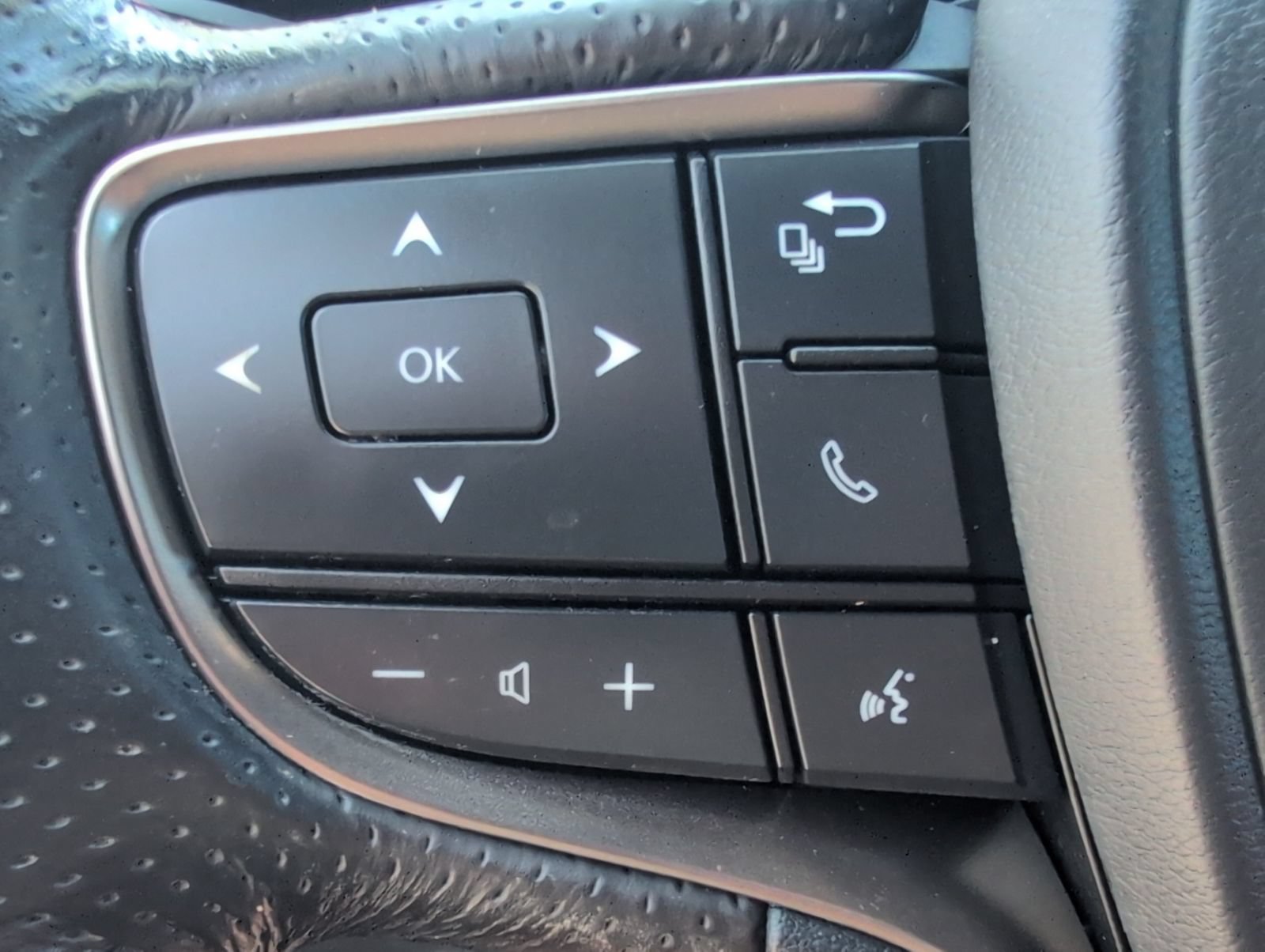 Used 2019 Lexus UX 200 F Sport w/ F Sport Premium Package FWD image 11