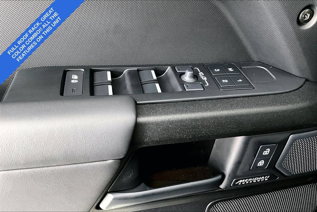 Used 2025 Land Rover Defender 110 AWD/4WD image 32