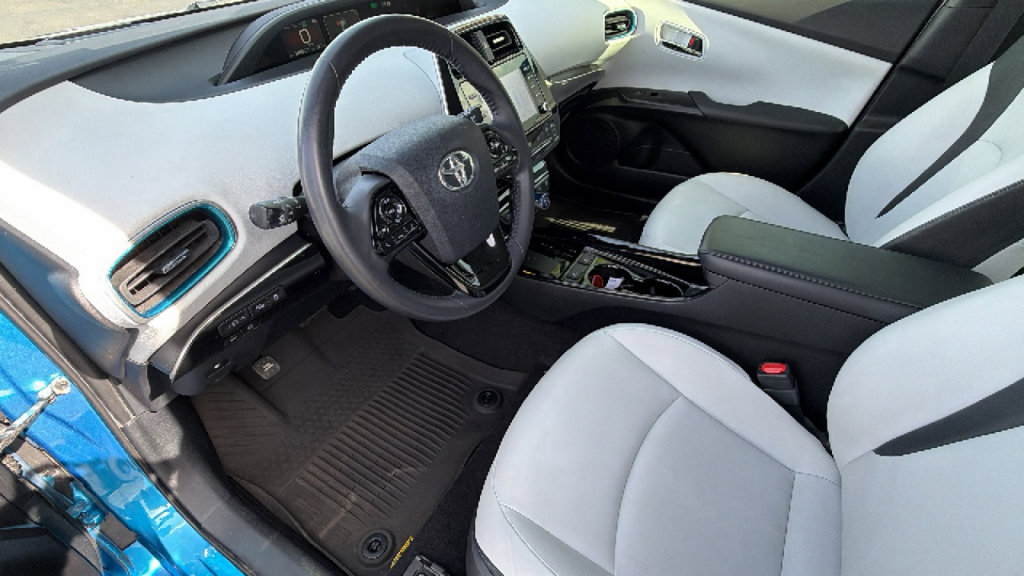 Used 2022 Toyota Prius XLE w/ Advanced Technology Package FWD image 10