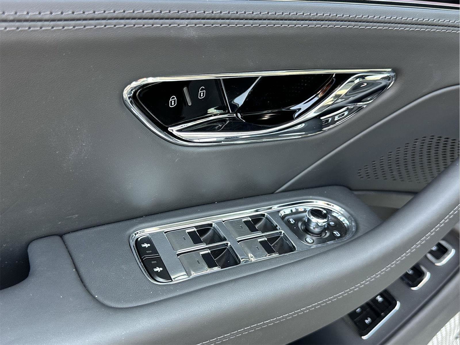 New 2026 Bentley Flying Spur V8 AWD/4WD image 12