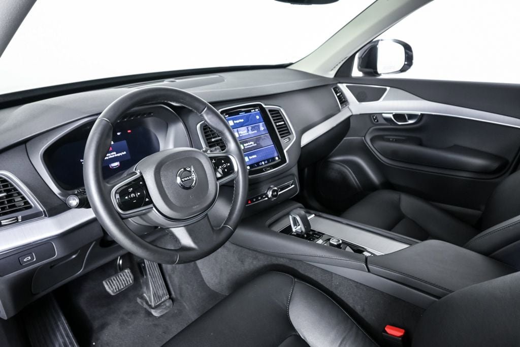 Certified 2025 Volvo XC90 B5 Core AWD/4WD image 6