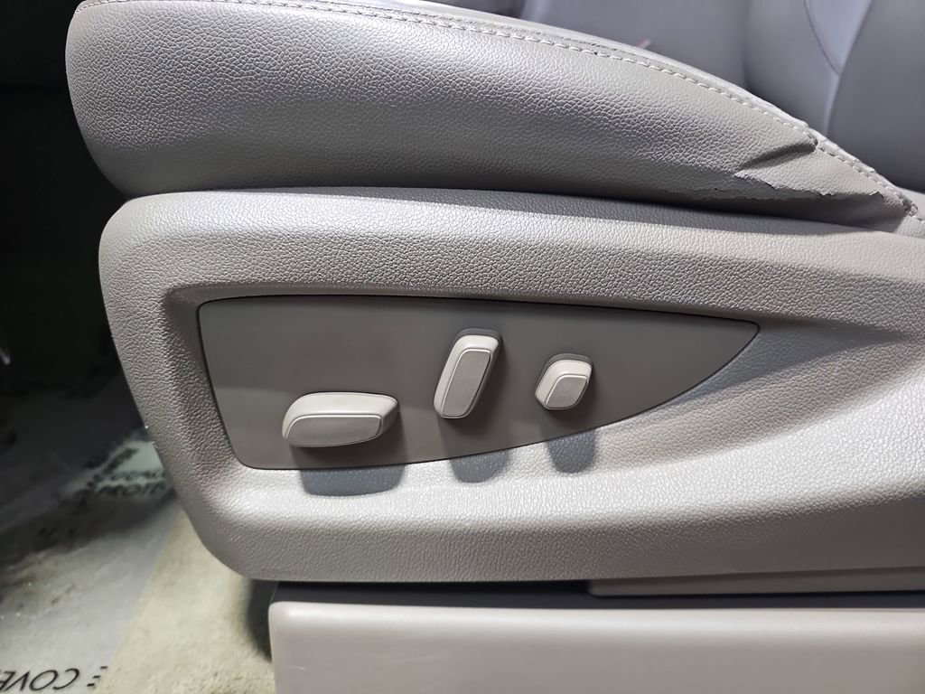 Used 2018 Chevrolet Suburban LT w/ Luxury Package image 28