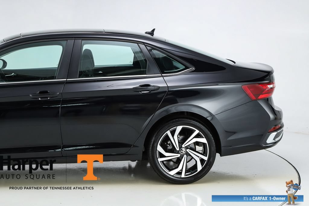 Used 2025 Volkswagen Jetta SEL FWD image 4