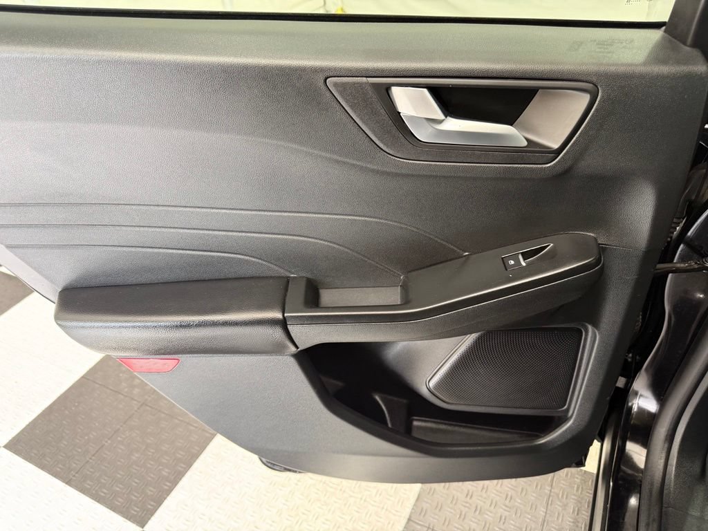 Used 2025 Ford Escape ST-Line Select AWD/4WD image 19