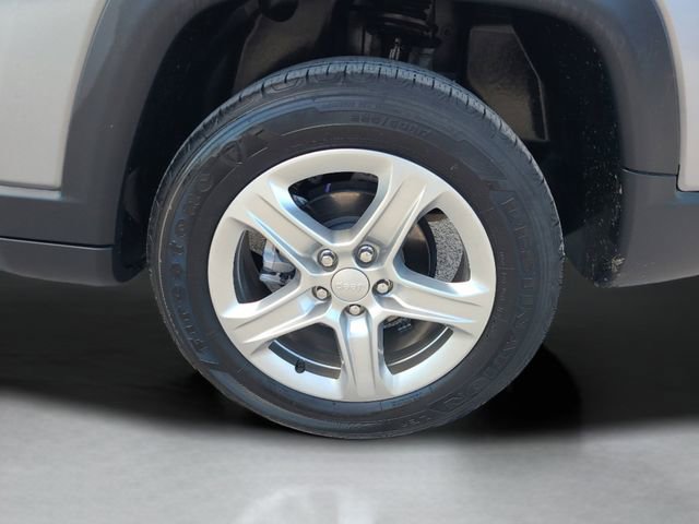 Used 2024 Jeep Compass Latitude AWD/4WD image 9