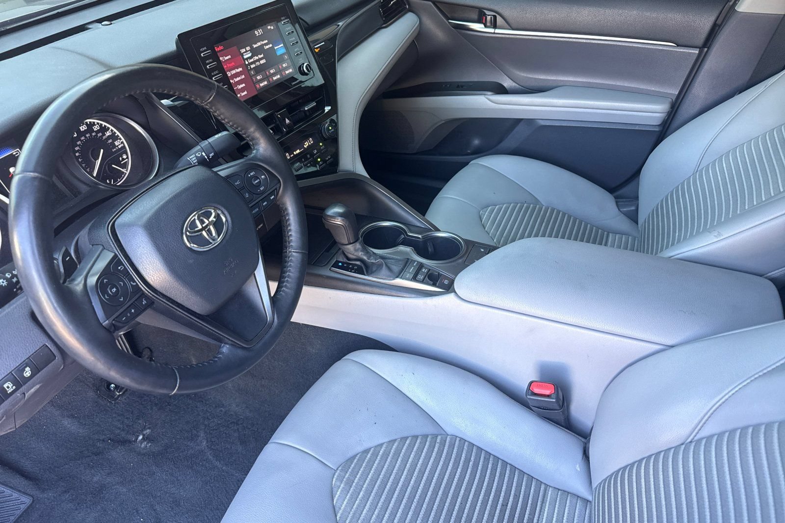 Used 2021 Toyota Camry SE w/ Cold Weather Package FWD image 10