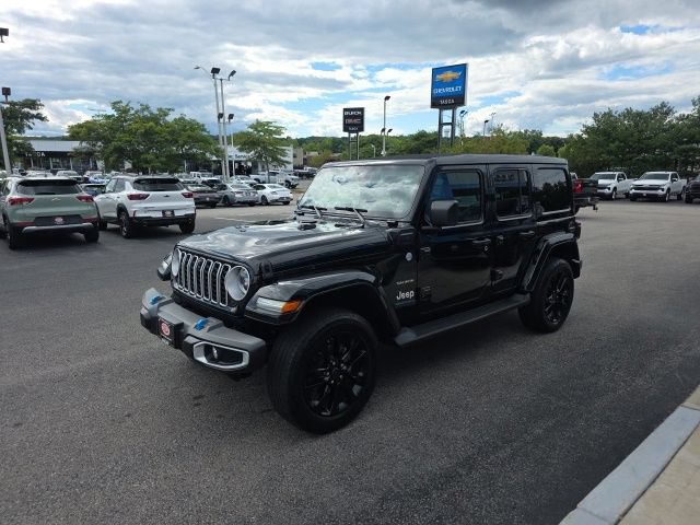 Used 2024 Jeep Wrangler Unlimited Sahara w/ Technology Group AWD/4WD image 6