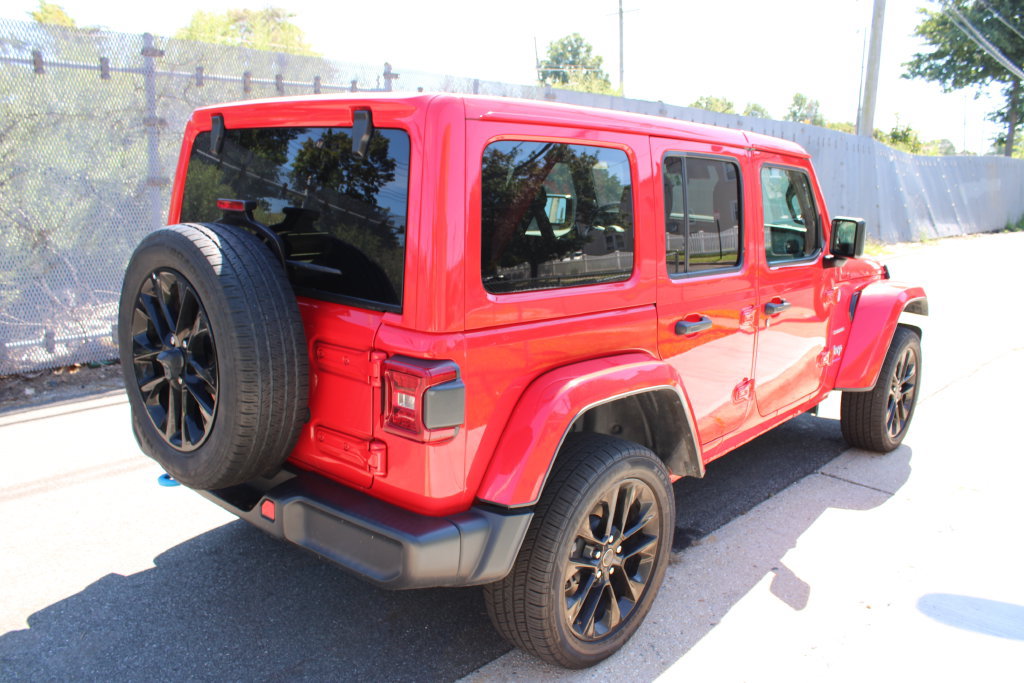 Used 2024 Jeep Wrangler Unlimited Sahara AWD/4WD image 5
