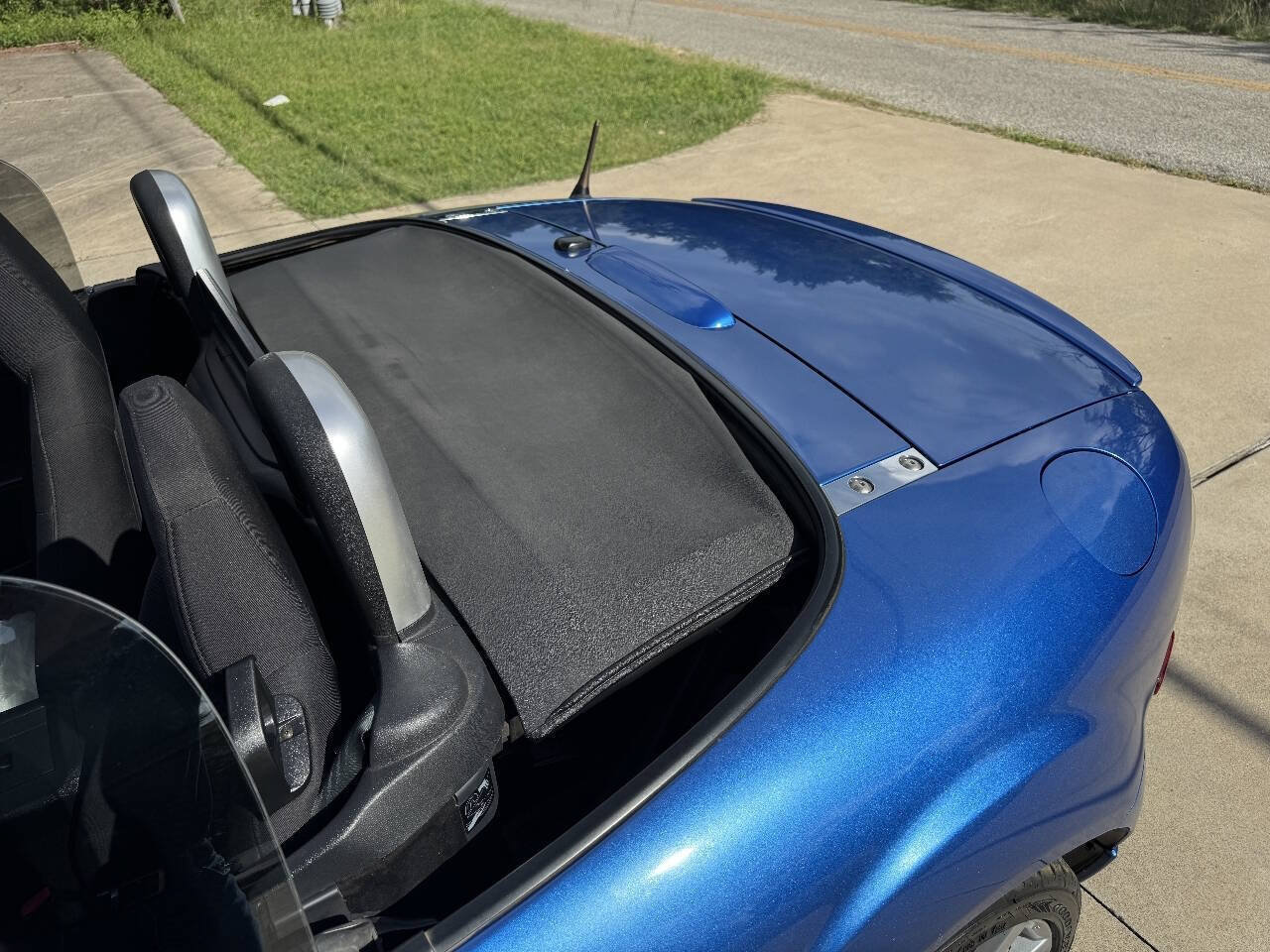 Used 2006 MAZDA MX-5 Miata Sport w/ Appearance Pkg RWD image 17