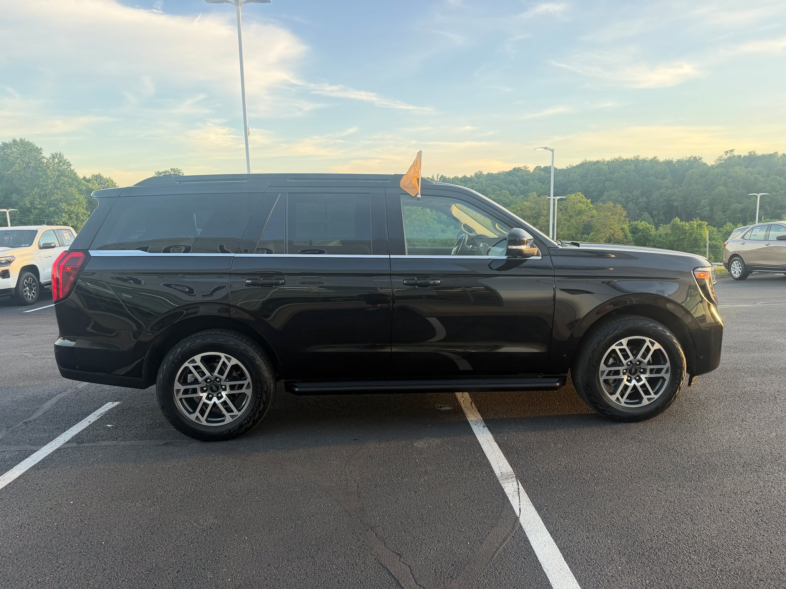 Certified 2025 Ford Expedition Active AWD/4WD image 5