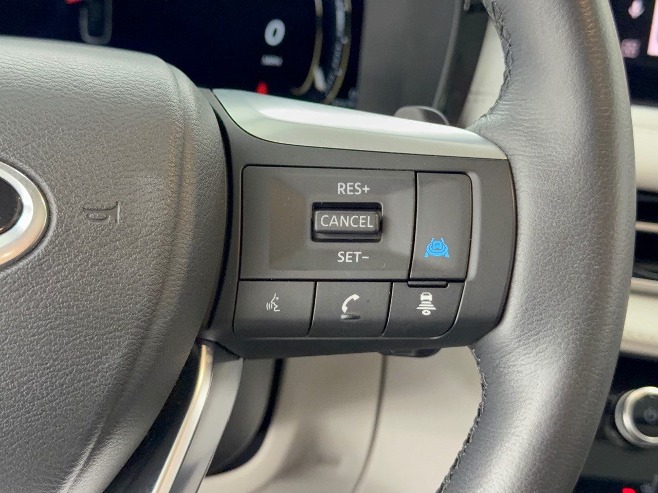Used 2026 INFINITI QX60 Luxe w/ Family Package FWD image 19