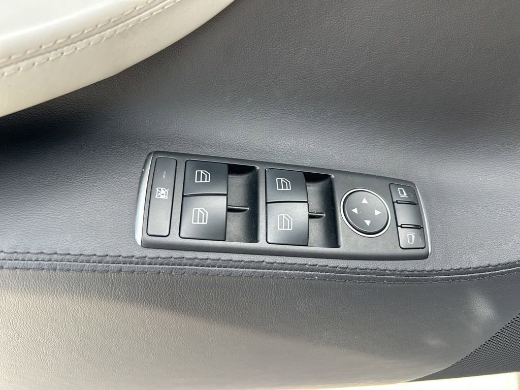 Used 2013 Tesla Model S Performance image 18
