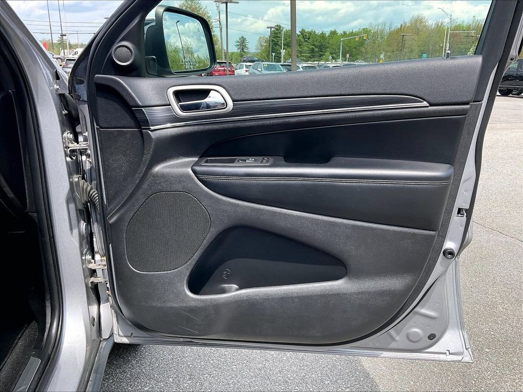 Used 2020 Jeep Grand Cherokee Limited AWD/4WD image 11