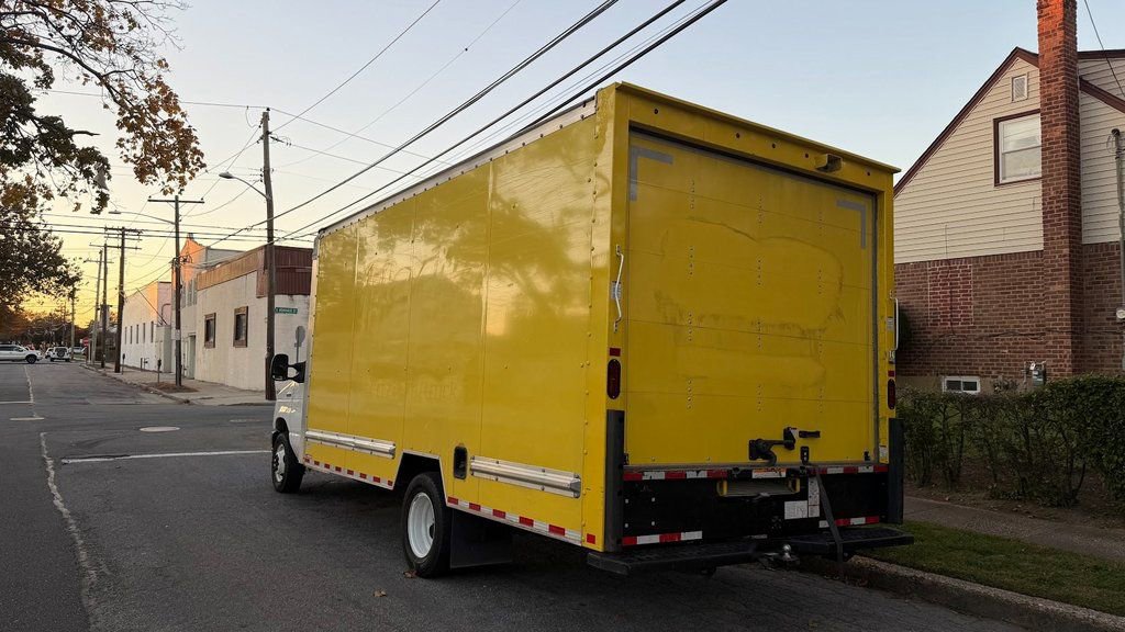 Used 2024 Ford E-350 and Econoline 350 Super Duty w/ Driver's Safety Package image 7