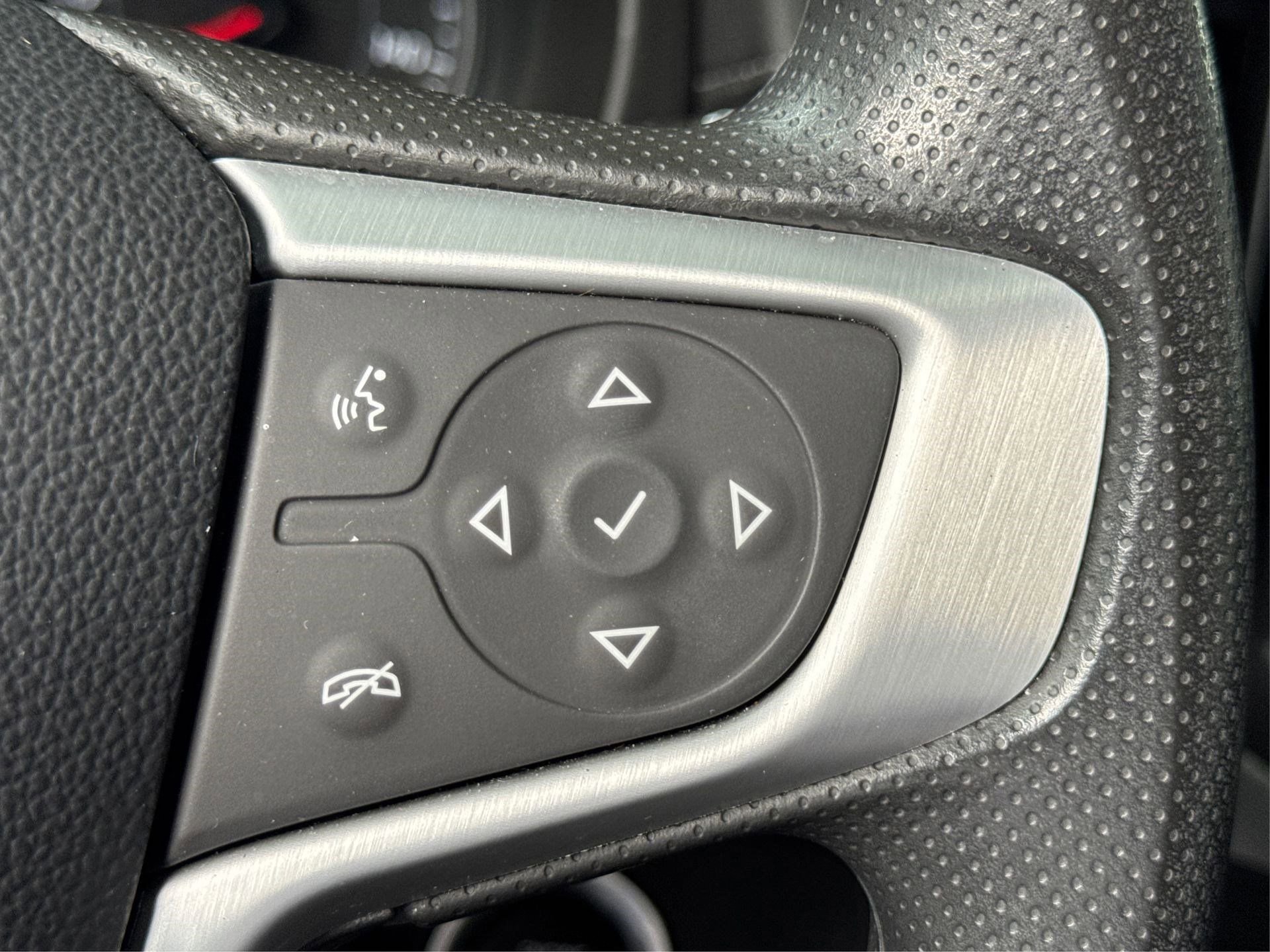 Used 2023 GMC Terrain SLE w/ Elevation Edition image 33