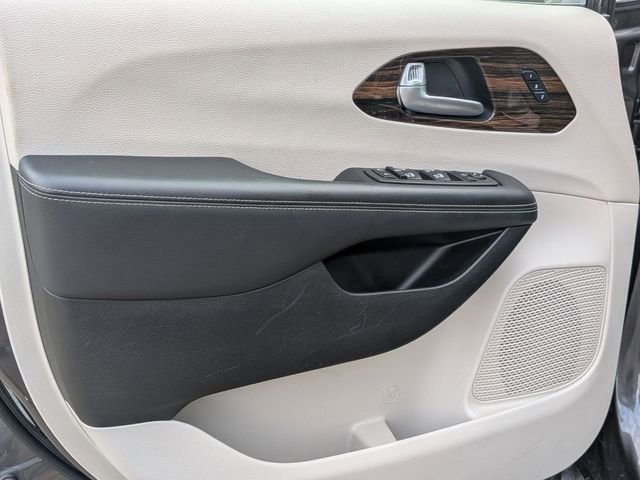 Certified 2023 Chrysler Pacifica Limited image 15