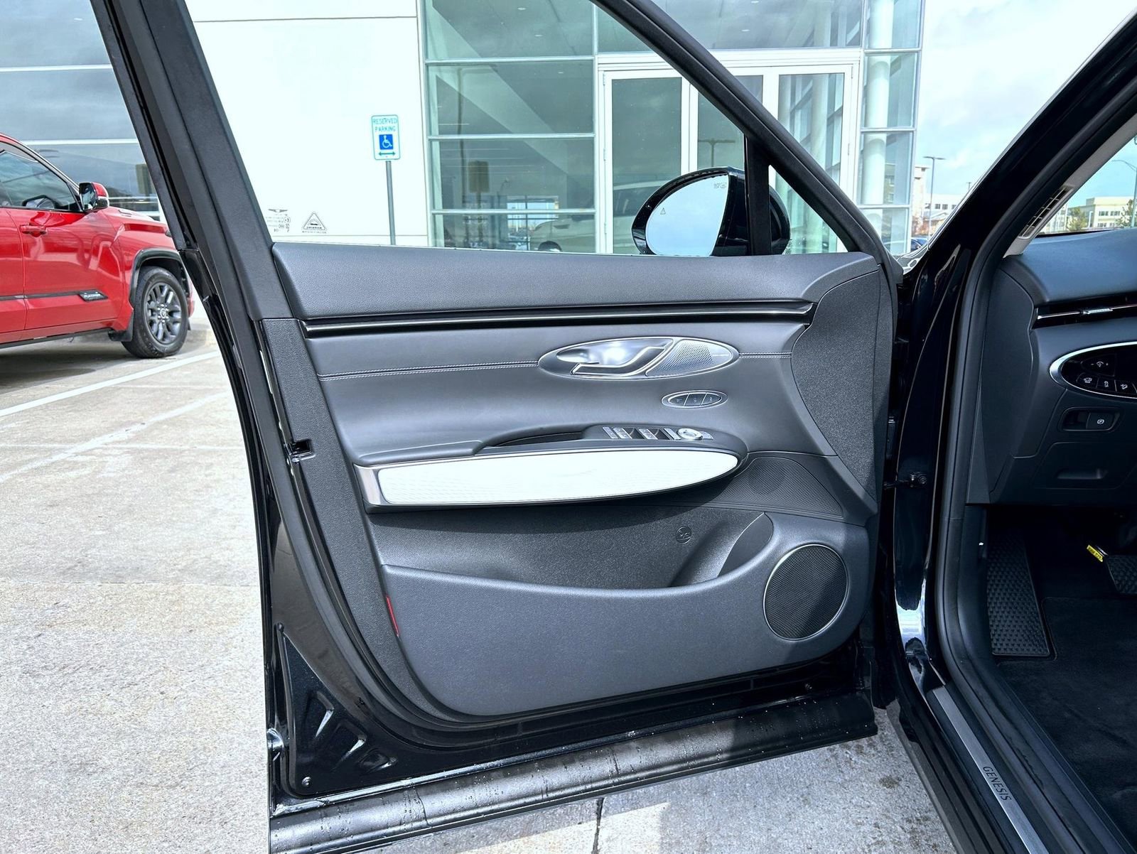 Used 2026 Genesis GV70 2.5T Advanced image 9