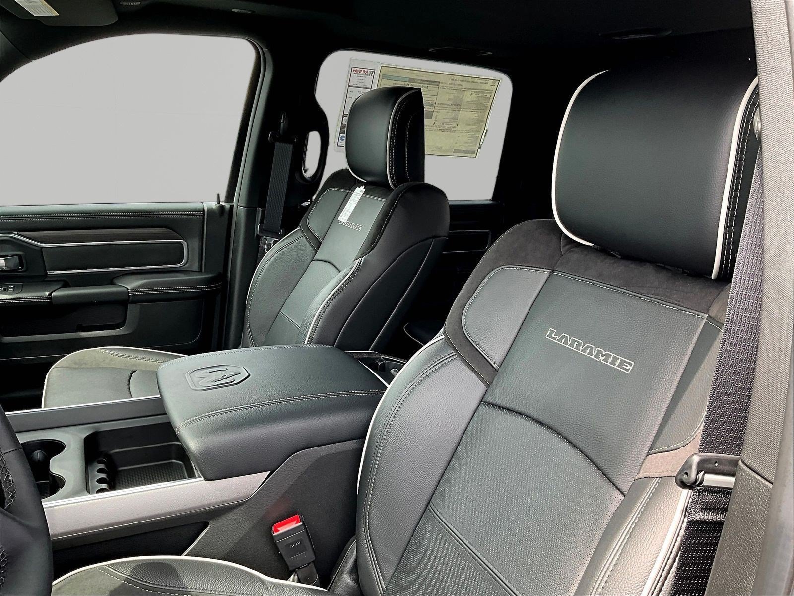 New 2026 RAM 2500 Laramie AWD/4WD image 17