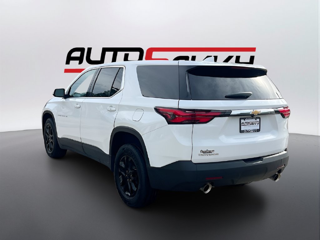 Used 2023 Chevrolet Traverse LS w/ Safety Package FWD image 5