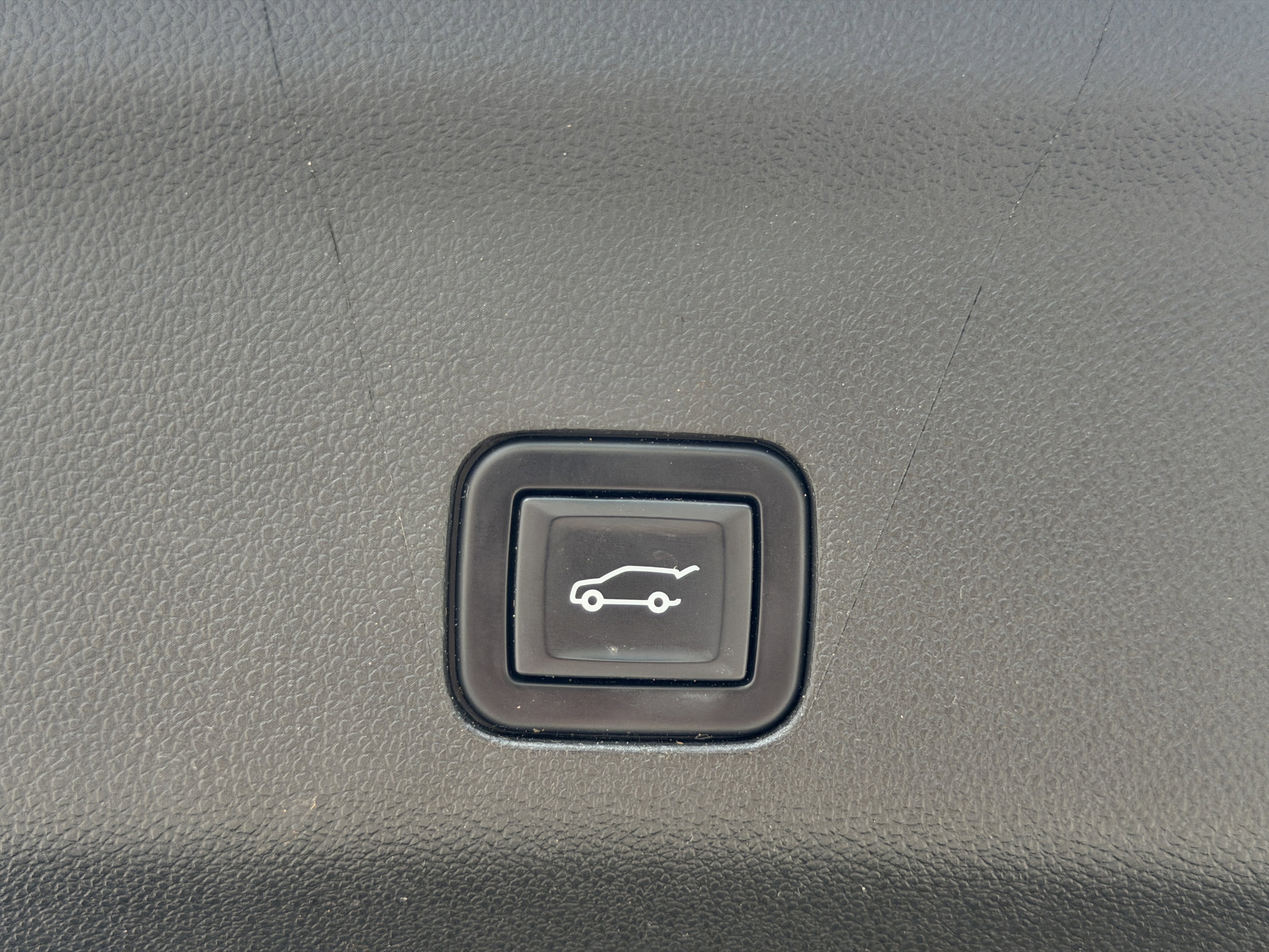 Used 2022 Cadillac Escalade Premium Luxury RWD image 11