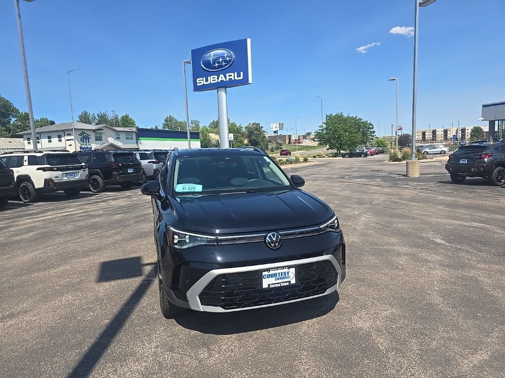 Used 2025 Volkswagen Taos SEL AWD/4WD image 3