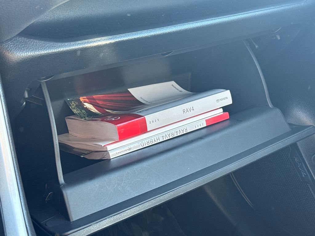 Used 2025 Toyota RAV4 XLE image 28