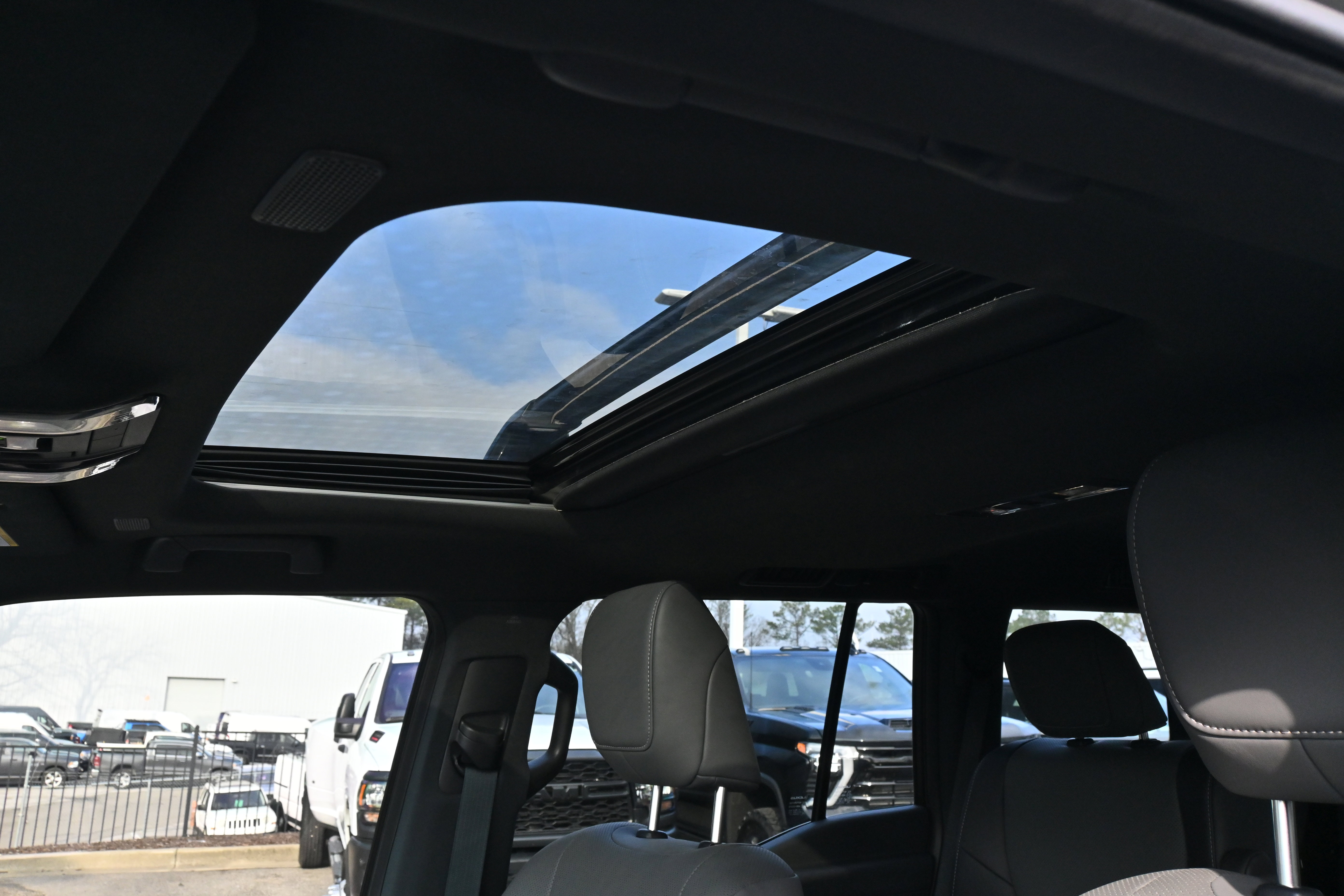 Used 2025 Lexus GX 550 w/ Accessory Package (2T) image 9