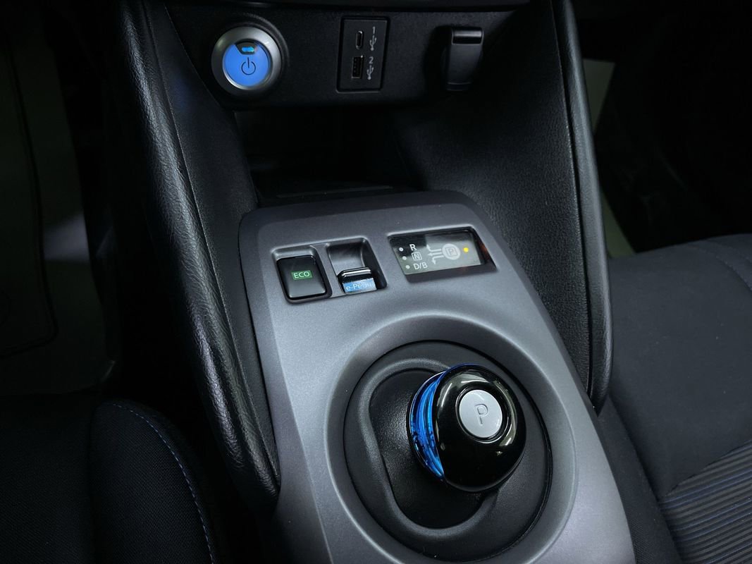 Used 2025 Nissan Leaf S image 24