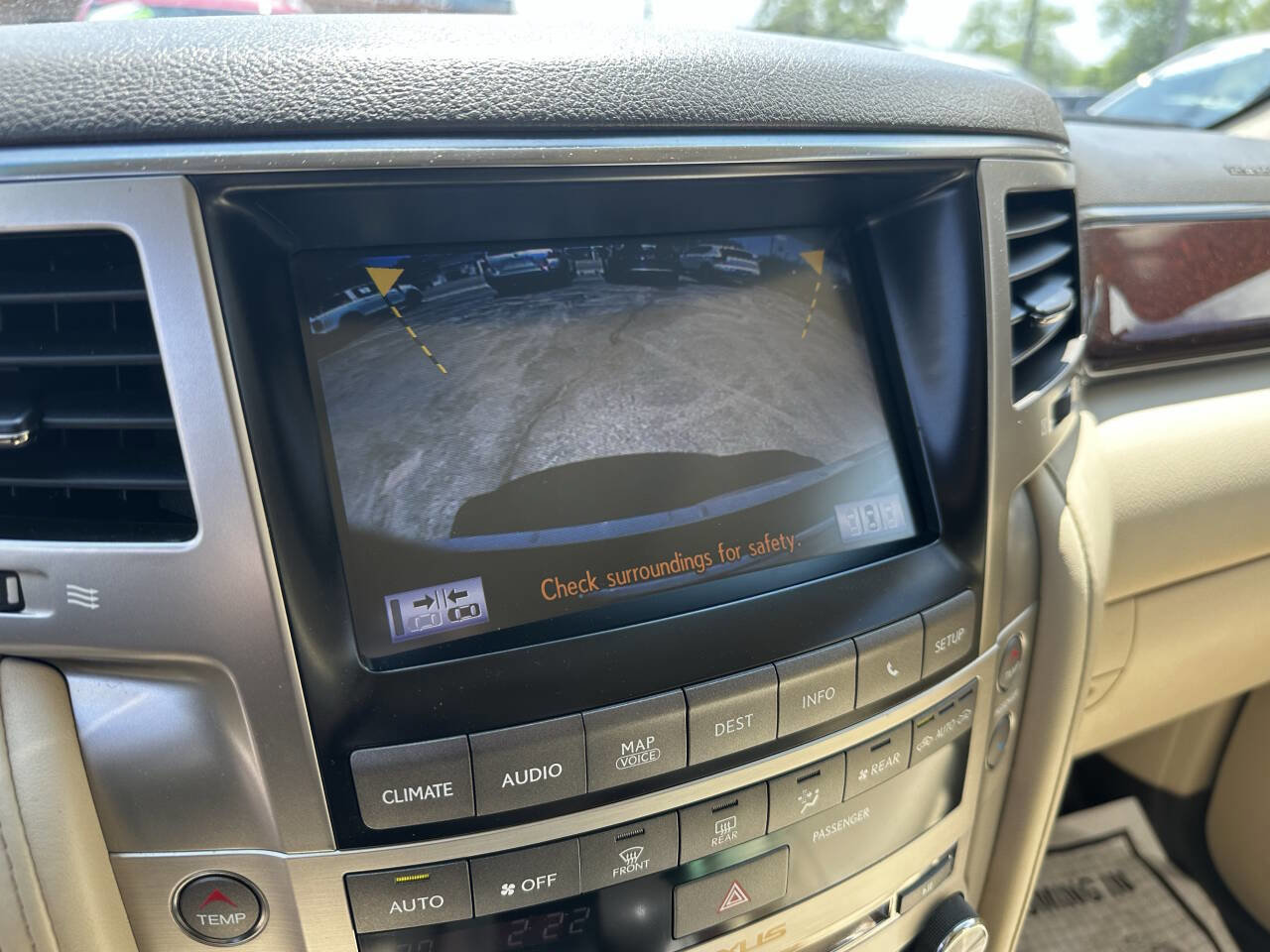 Used 2013 Lexus LX 570 4WD w/ Luxury Pkg image 17