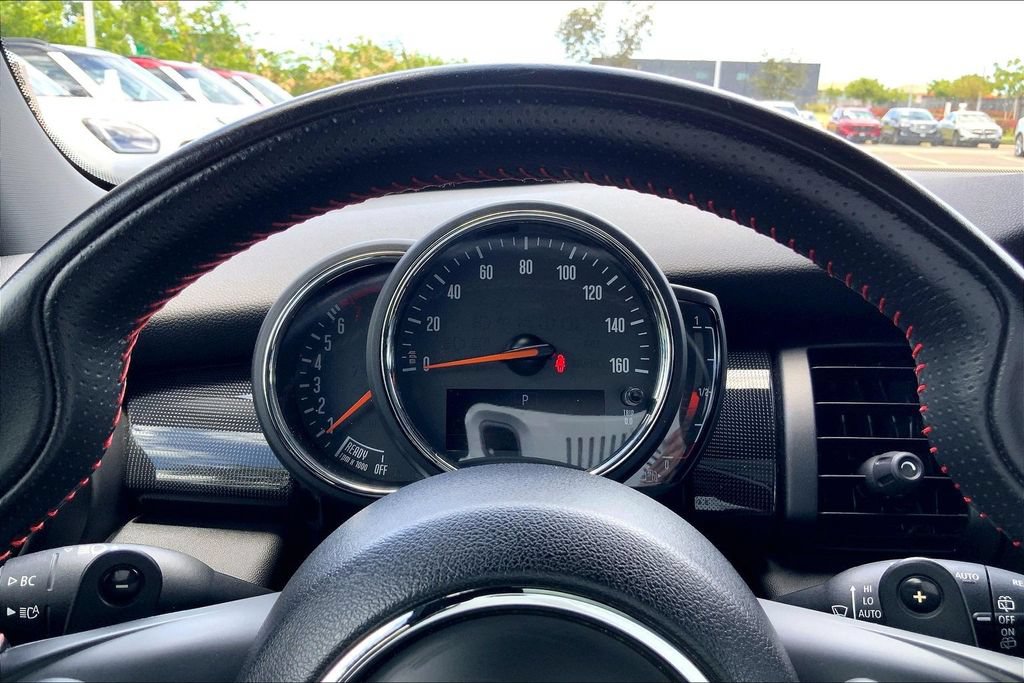 Used 2019 MINI Cooper S w/ Signature Upholstery Package FWD image 19