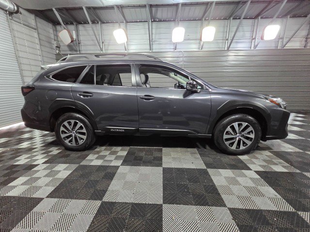Used 2023 Subaru Outback Premium image 9