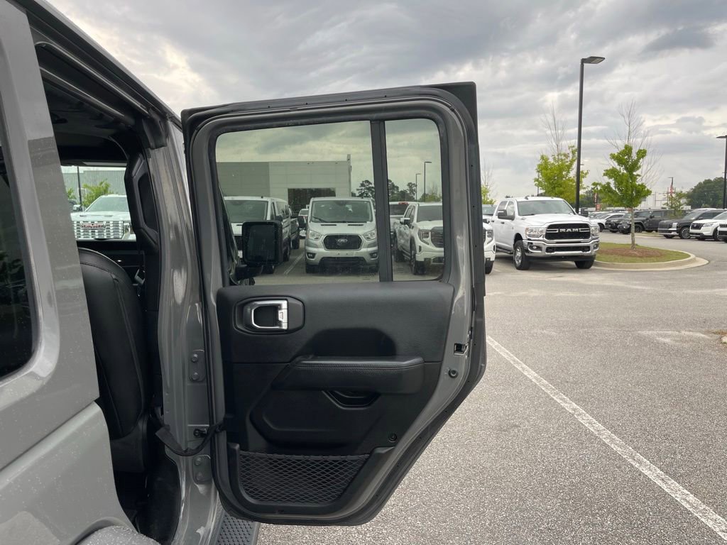 Used 2022 Jeep Wrangler Unlimited Sahara AWD/4WD image 49
