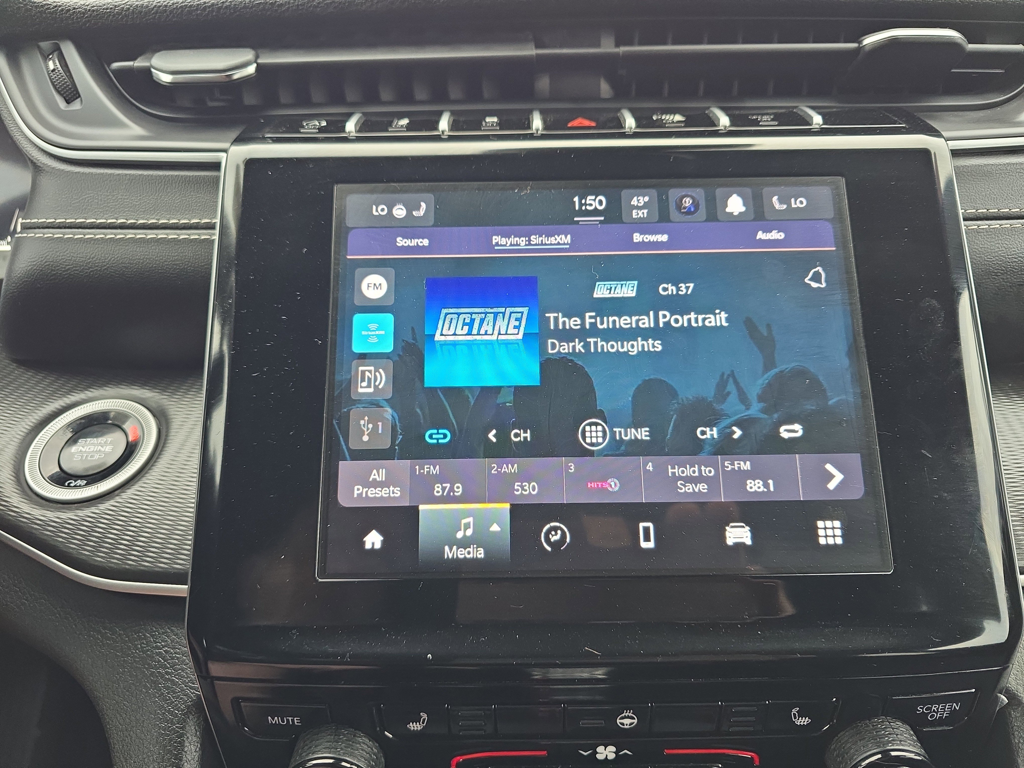 Used 2024 Jeep Grand Cherokee Altitude AWD/4WD image 28