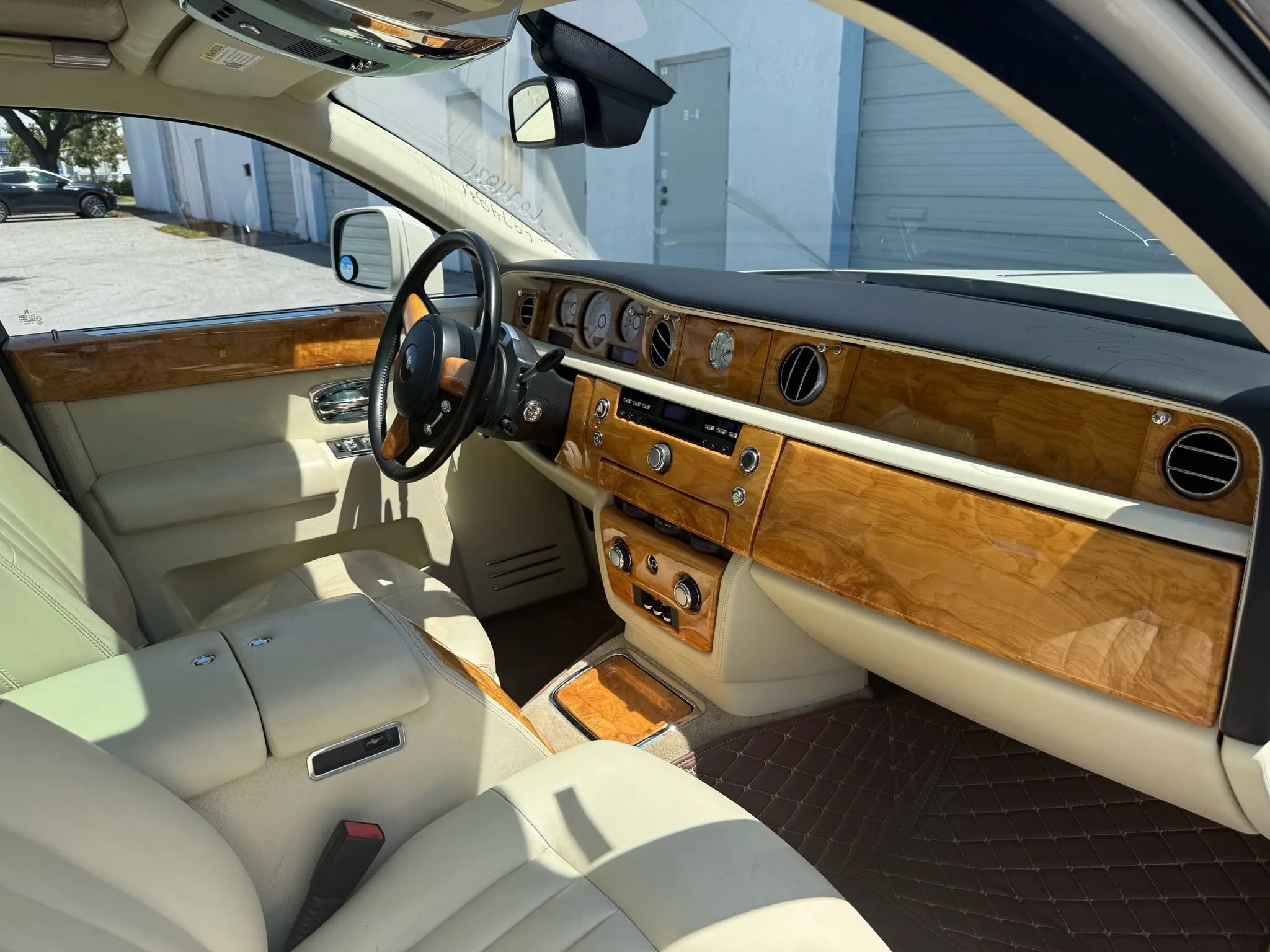 Used 2011 Rolls-Royce Phantom Sedan image 26