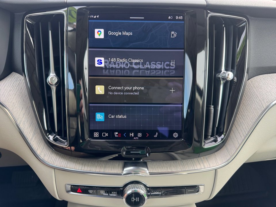 Used 2023 Volvo XC60 B5 Plus w/ Protection Package Premier image 17