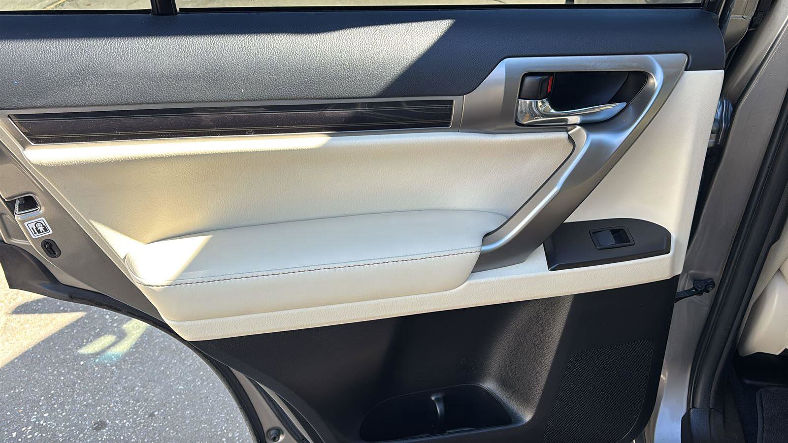 Used 2023 Lexus GX 460 Premium image 16