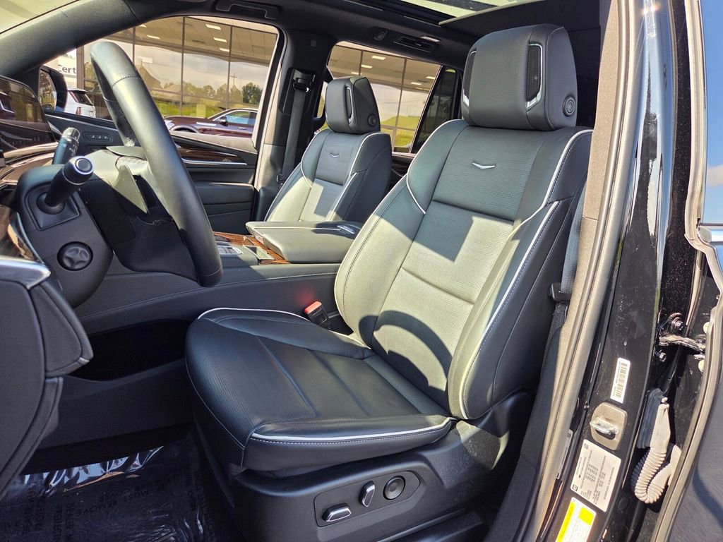 Used 2022 Cadillac Escalade Premium Luxury RWD image 7