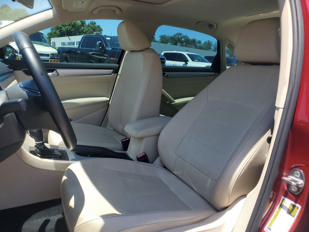 Used 2019 Volkswagen Passat 2.0T Wolfsburg w/ Wheels & Sunroof Package FWD image 18